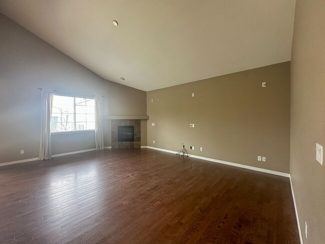 Building Photo - 4bd house in a heart of Dove Village!