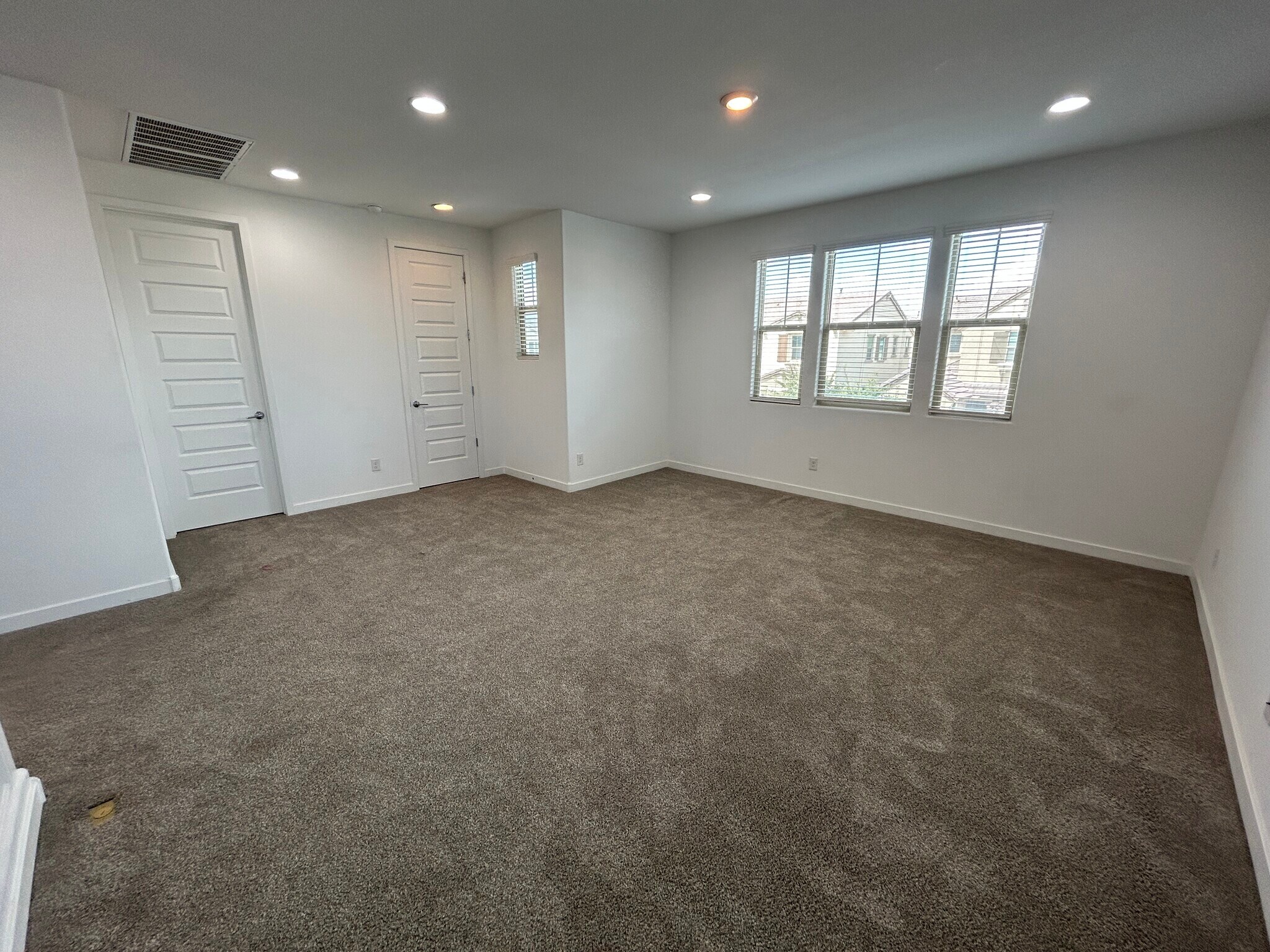 Building Photo - 2521 E Athena Ave