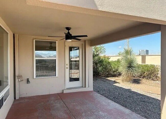 Building Photo - Adorable Towhhome Located off Foothills