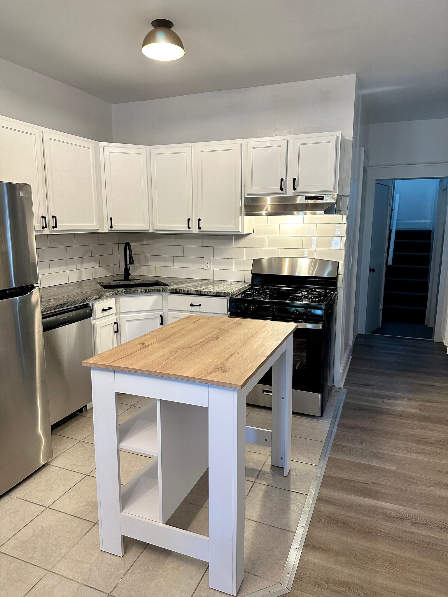 Building Photo - 48 Maple Ave