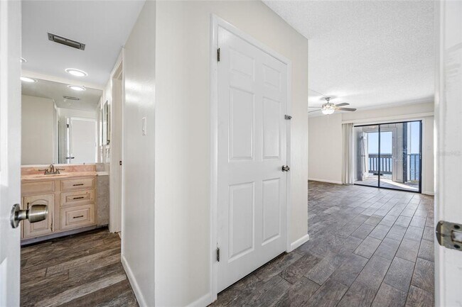 Building Photo - 828 Bahia Del Sol Dr