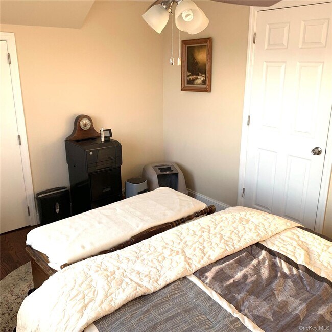 Building Photo - 521 W Park Ave