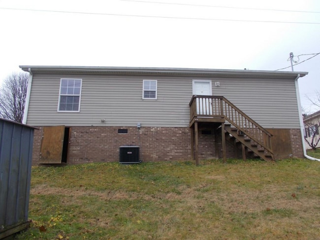 Building Photo - 422 Henry St