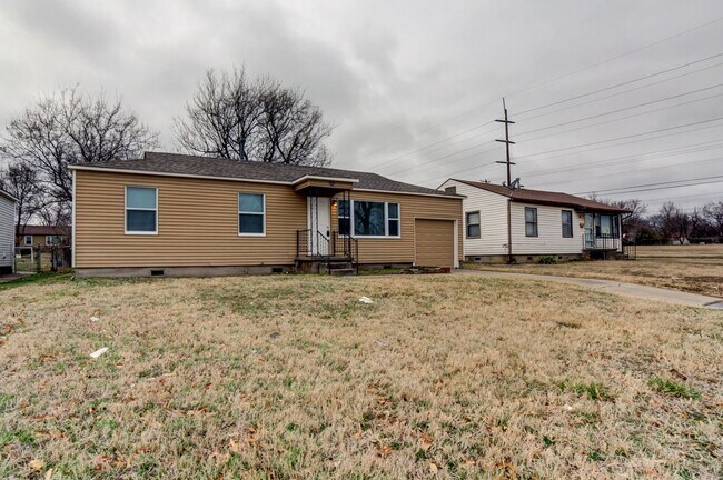 Building Photo - 3 Bed / 1 Bath in Tulsa!