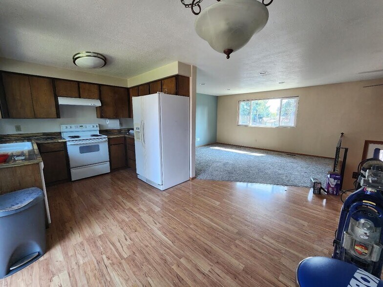 Building Photo - 2113 N Grants Ct