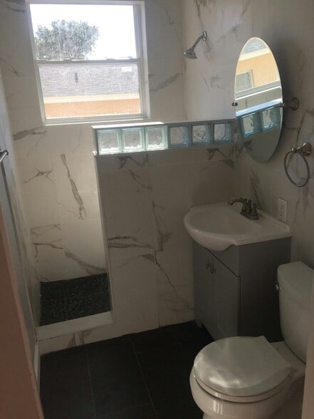 Building Photo - 408 Armada Rd S