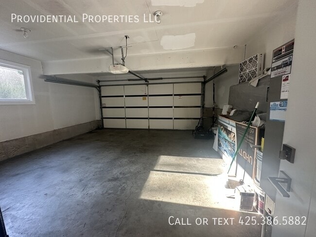 Building Photo - 10521 NE 139th St