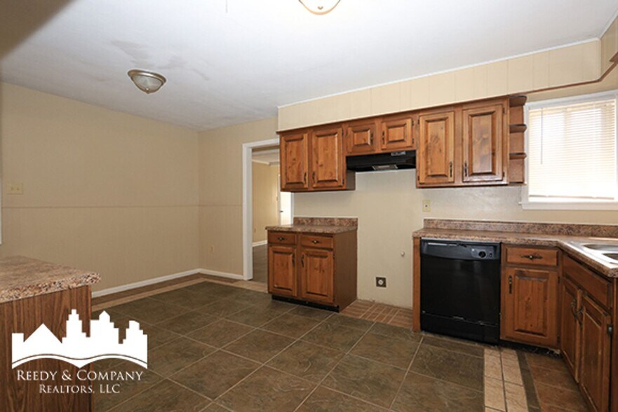 Building Photo - 1555 Staunton Dr