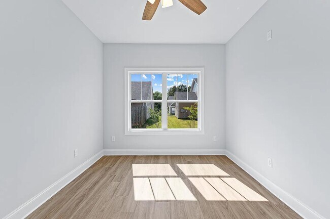 Building Photo - 217 Lenox Cir