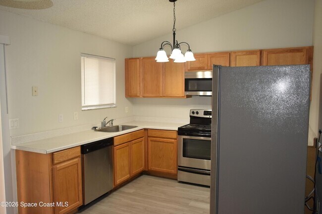 Building Photo - 213 Abello Rd SE