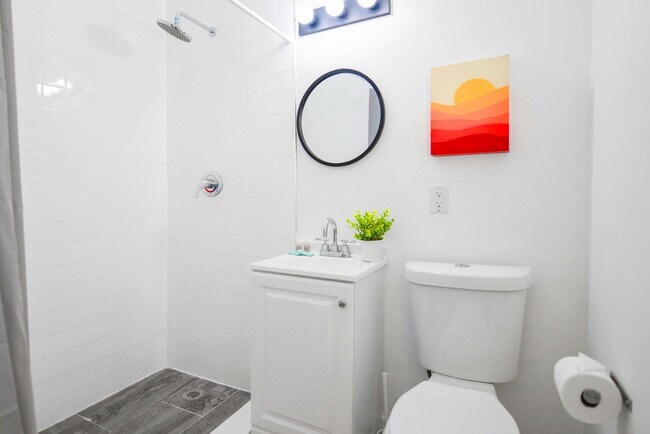 Building Photo - 515 NE 82nd St