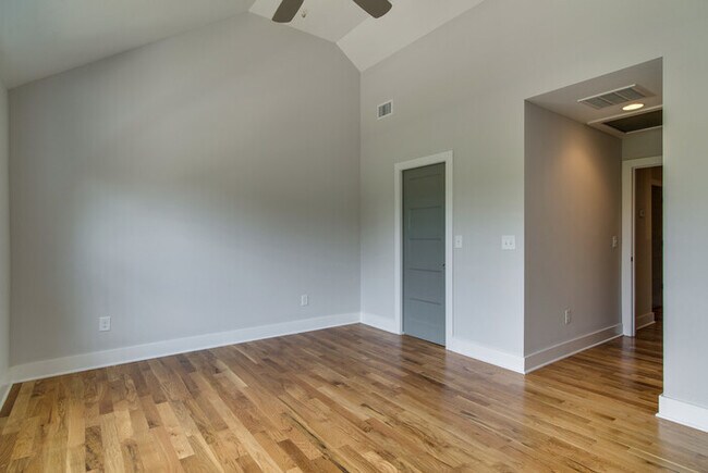 Building Photo - East Nashville Townhome Available Now!