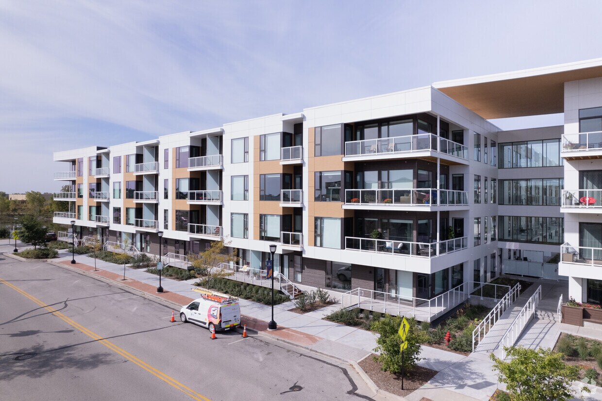 Parterre At Emerald Row Oak Creek Wi Apartment Finder