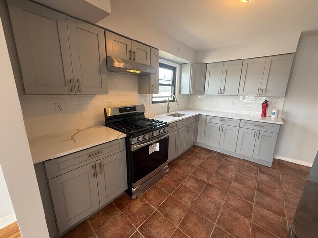 Building Photo - 4 Sayles St