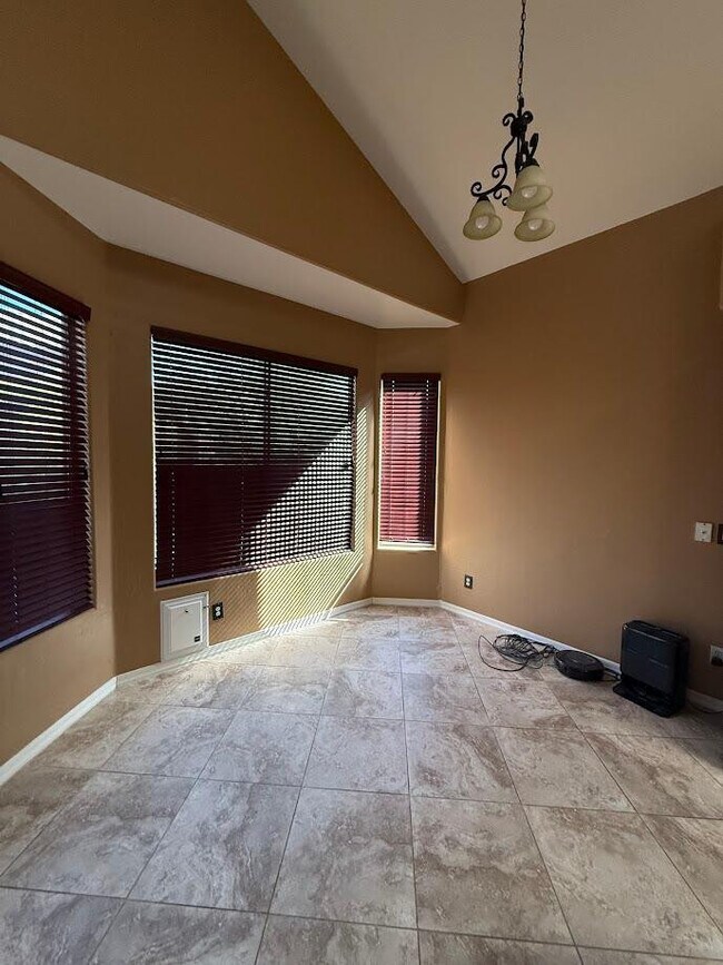 Building Photo - 6602 W Molly Ln