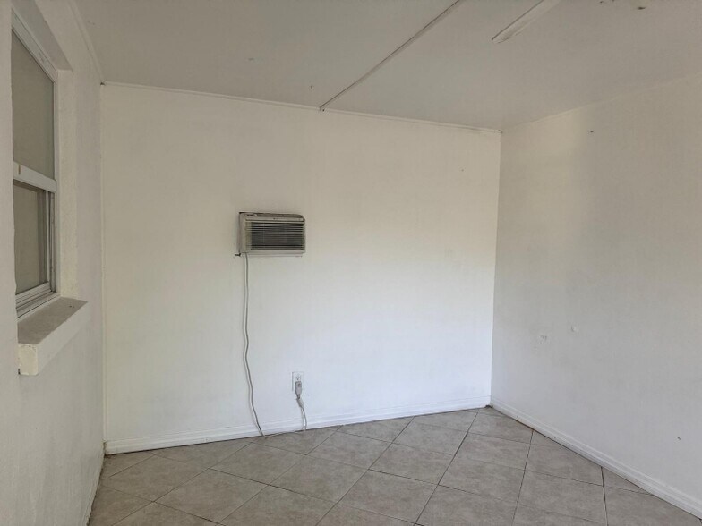 Building Photo - 7226 San Salvadore Dr