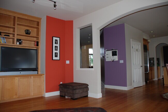 Building Photo - 20522 NE 23rd Ct