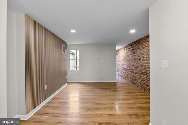 Building Photo - 1305 Light St