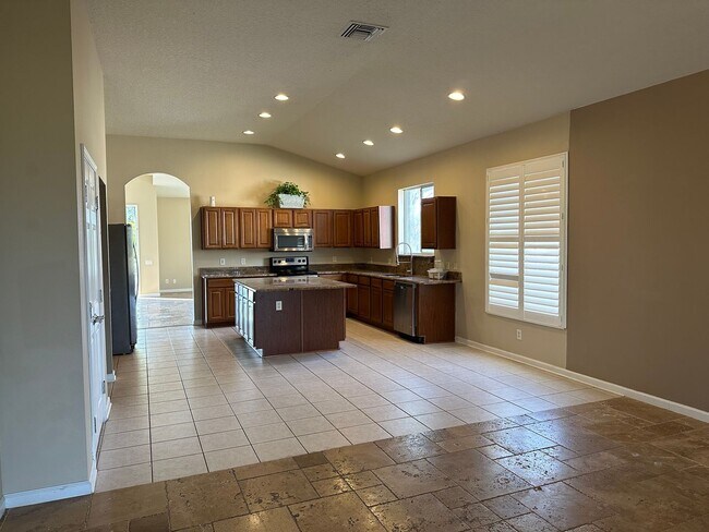 Building Photo - Beautiful Home Located in Great Community with all the Amenities.