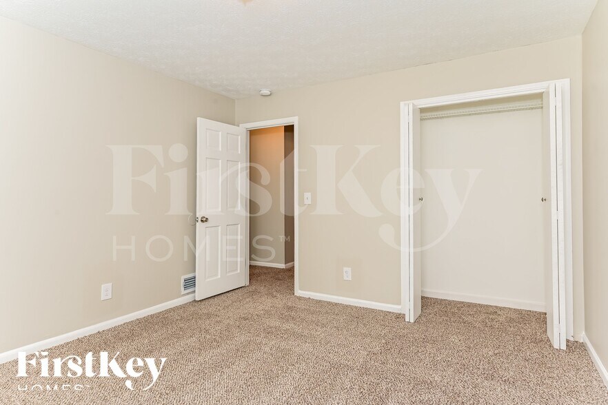 Building Photo - 2264 Country Club Dr SE