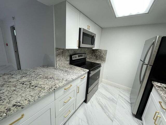 Building Photo - 616 Executive Center Dr