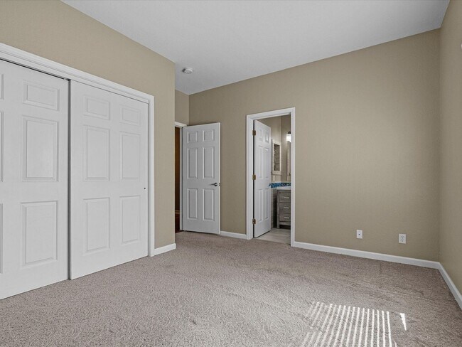 Building Photo - Fieldcreek Gem