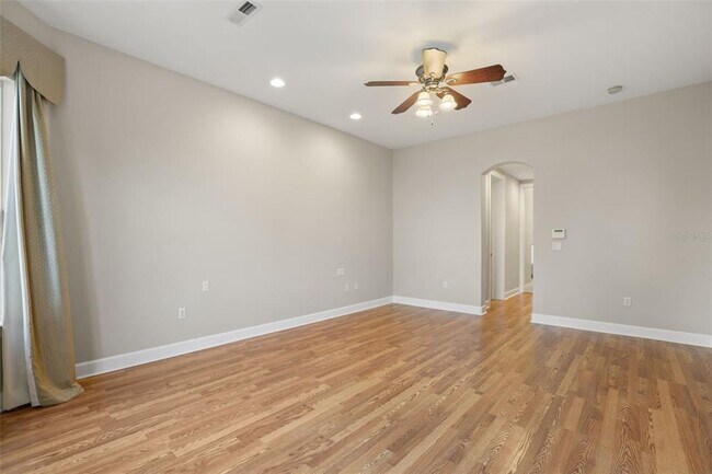Building Photo - 5554 Palm Lake Cir