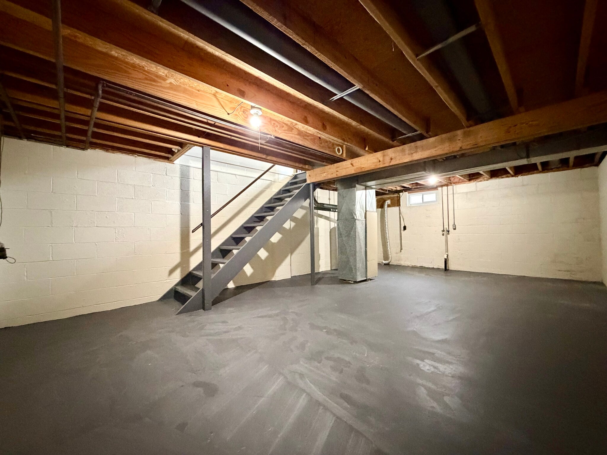 Building Photo - 331 Locke Ave NW