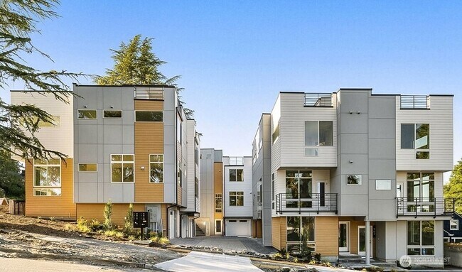 Building Photo - 902 N 86th St
