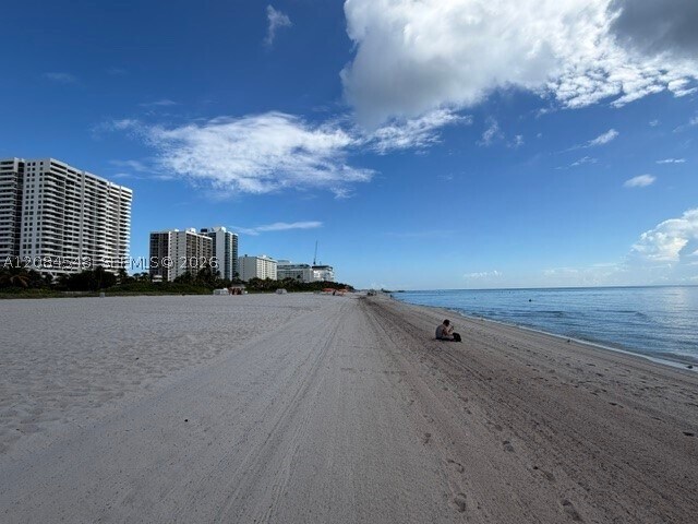 Building Photo - 2401 Collins Ave