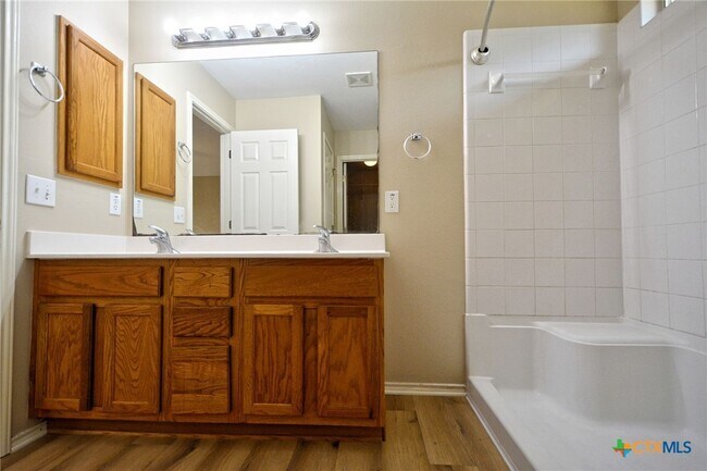 Building Photo - 2489 Medina Dr