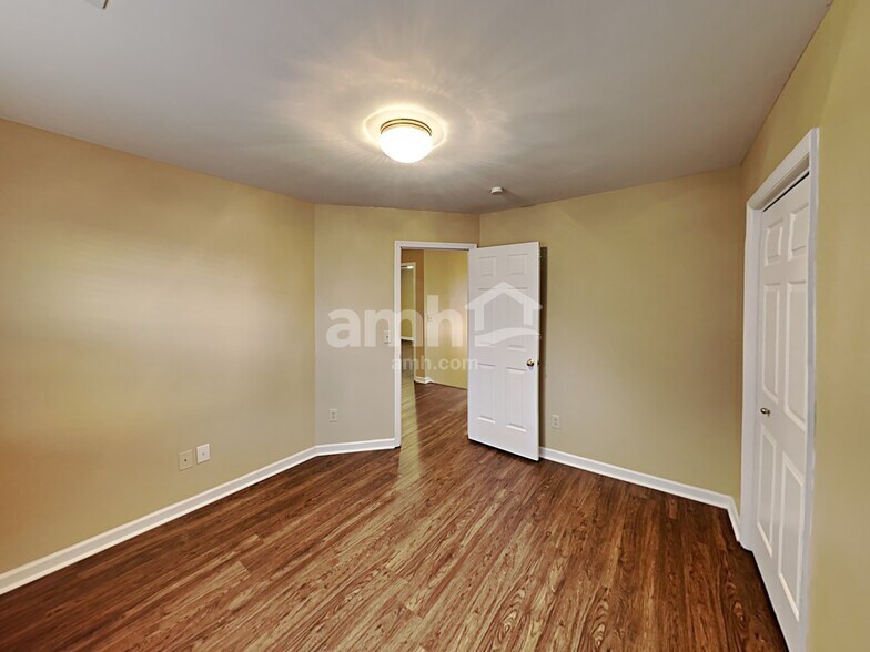 Building Photo - 1432 Brighton Cir