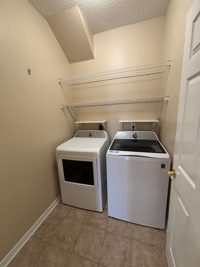 Building Photo - 3421 Cherry Ridge Rd