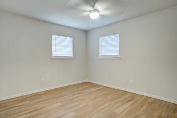 Building Photo - Fully updated 2/1 In Levelland!