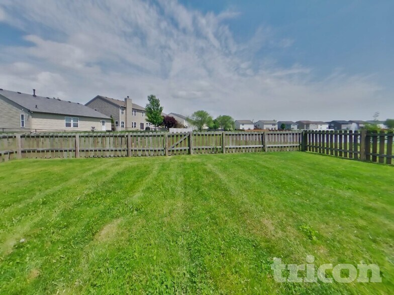 Building Photo - 2345 Cedarmill Dr