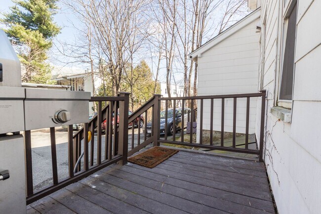 Building Photo - NO BROKER FEE!  SPACIOUS AND BRIGHT BRIGHTON CTR 5 BED/3 BATH AVAIL 9/1