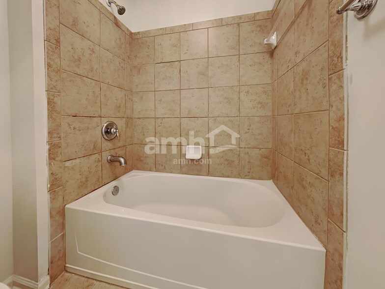 Building Photo - 922 Idlewood Dr