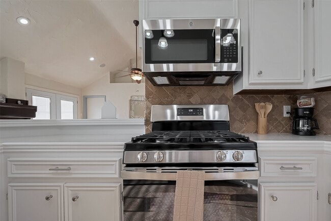 Building Photo - 30411 Arborg Dr