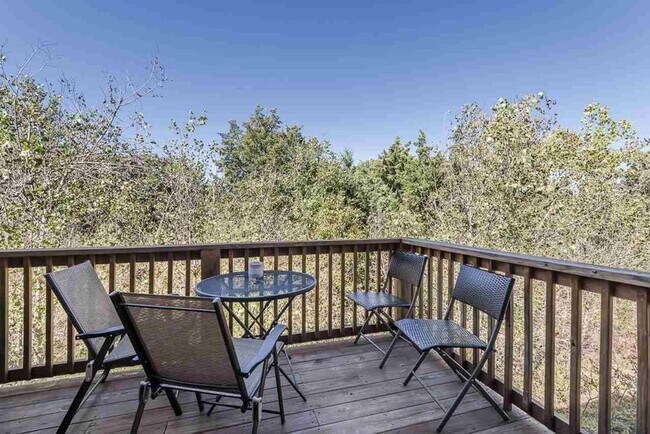 Building Photo - 3D Tour Available - Beautiful Miller Ranch Town-Home with Open Floor Plan! Available July 3rd!