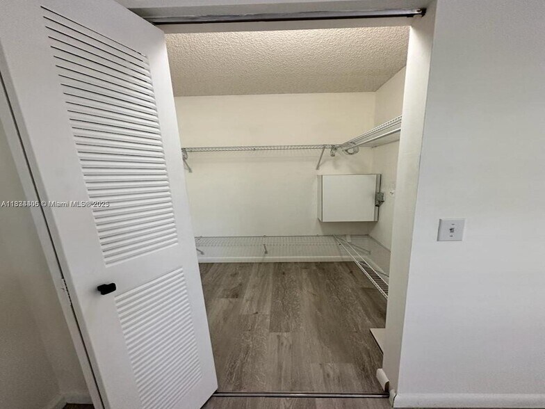 Building Photo - 1351 SW 125th Ave