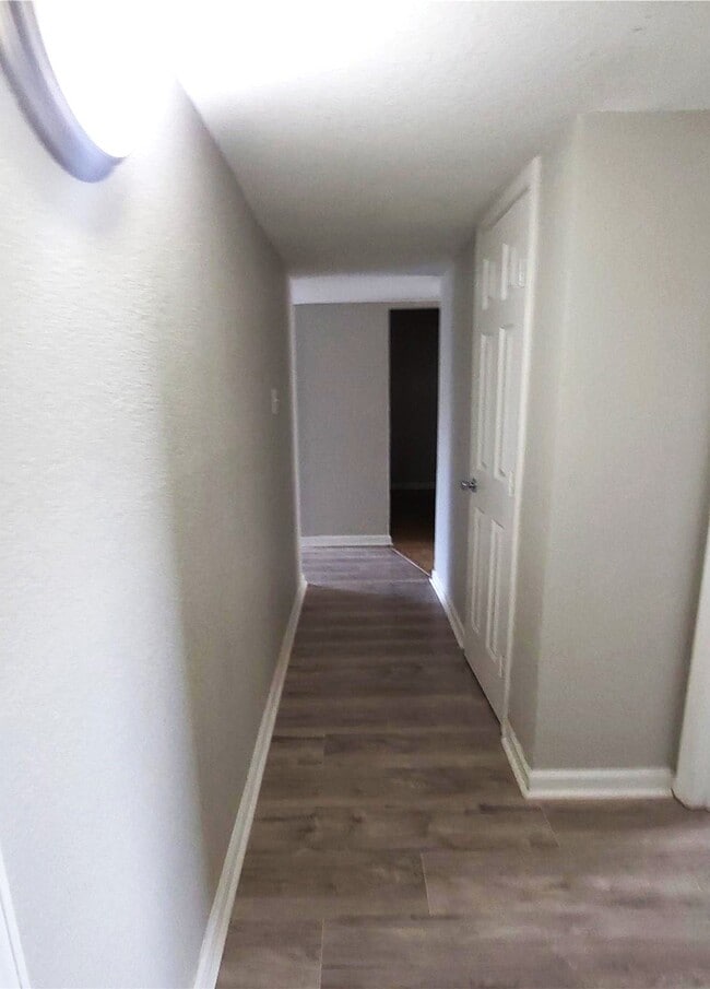 Building Photo - 8100 Creekbend Dr
