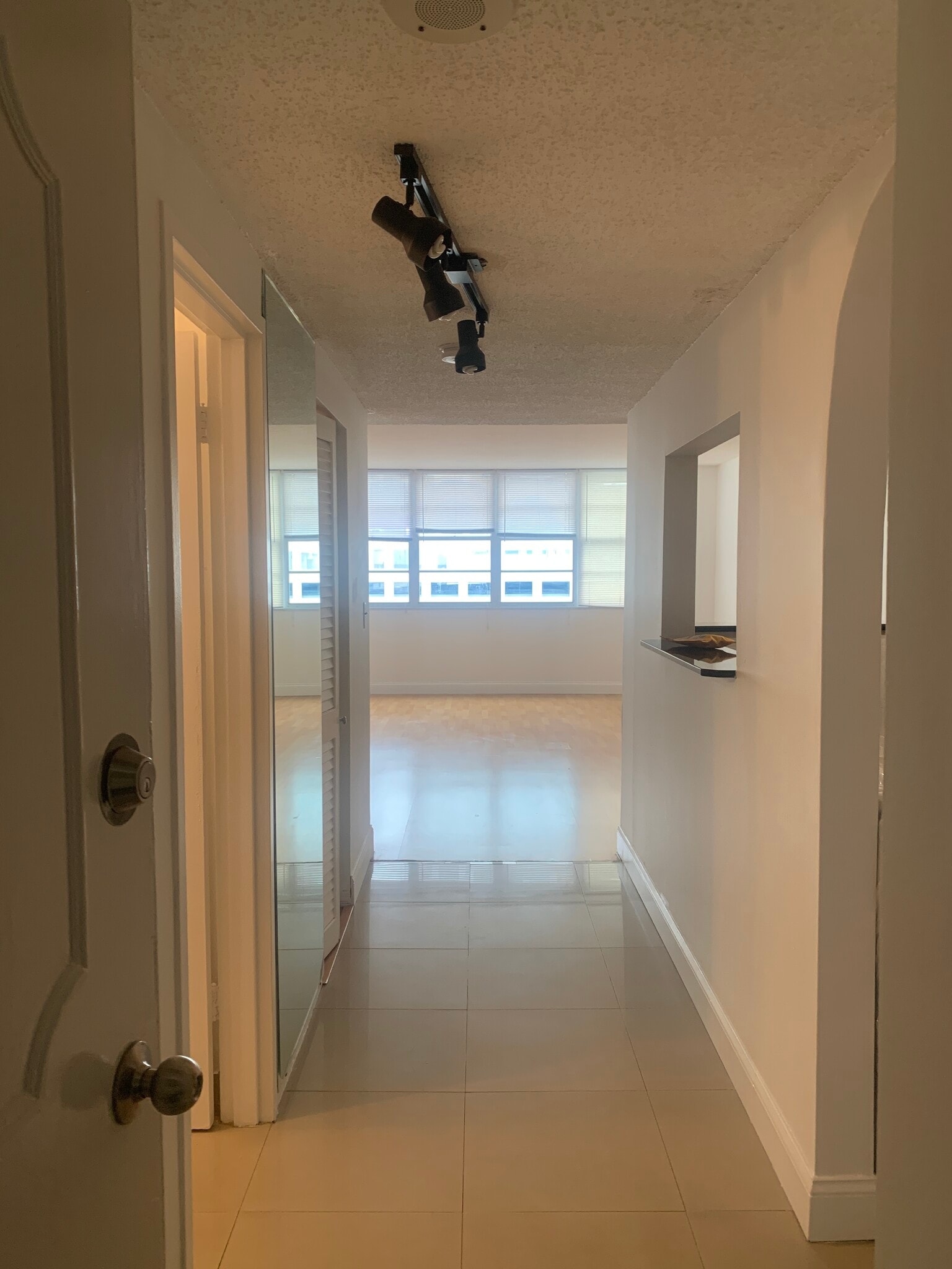 Building Photo - 801 Brickell Bay Dr