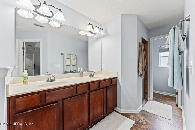 Building Photo - 14612 Zachary Dr