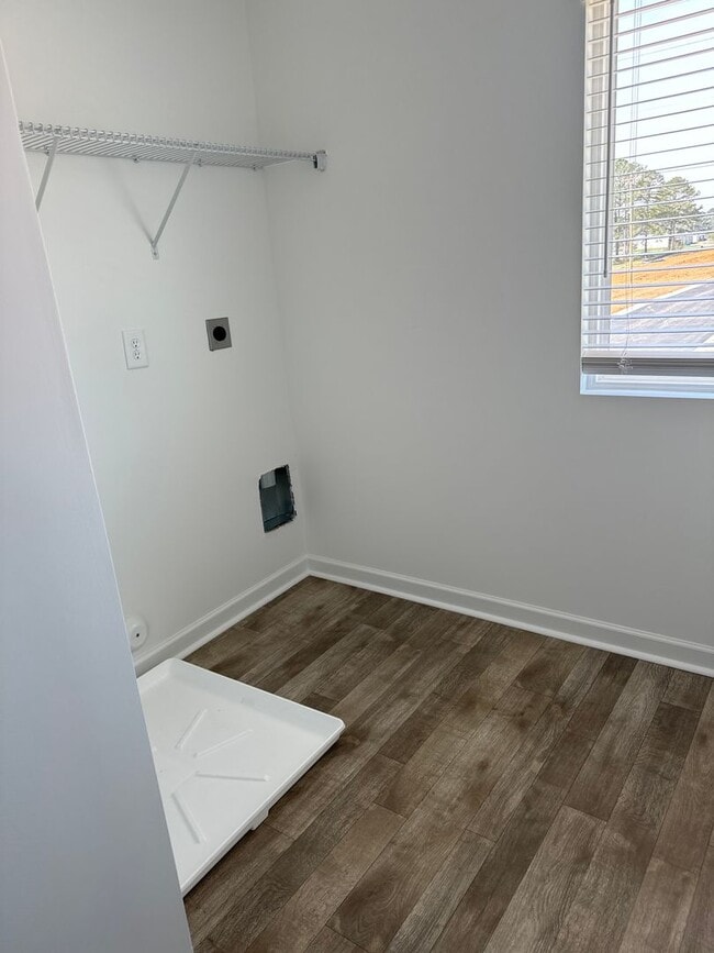 Building Photo - AVAILABLE NOW! Don't Miss this Cozy 3 Bedroom Townhome in Driftwood | Lincoln Schools