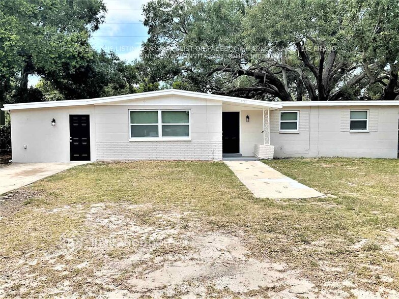 Primary Photo - 2050 Poinsetta Ave