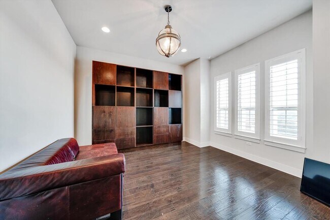 Building Photo - 6316 Bernia Dr
