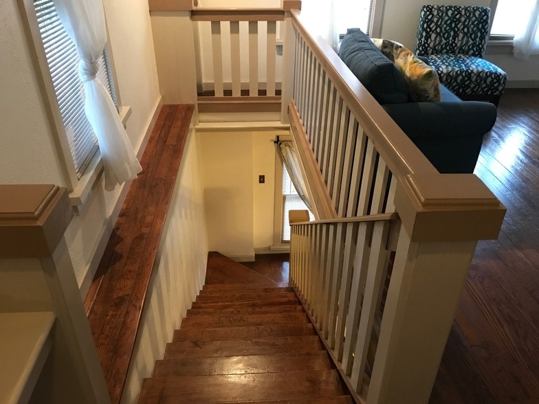 Shallow, low stairs make the climb easy - 541 E Jones Ln