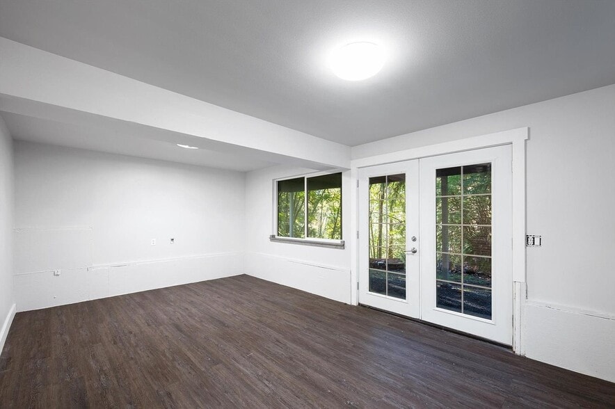 Building Photo - 136 Windward Dr