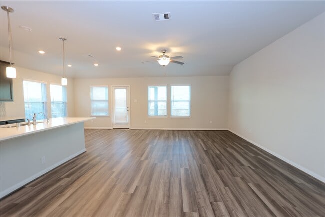 Building Photo - 1210 Oak Barrel Run