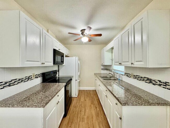 Building Photo - 865 Trotter Rd